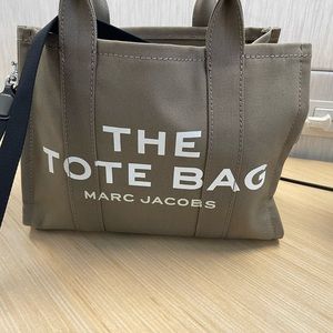 Marc Jacob's tote bag